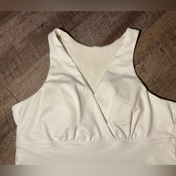 ⭐️ MSP By Miracle suit Performance Tank Top White L/XL With Pads - Picture 2 of 5